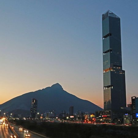 Hilton Garden Inn Monterrey Obispado Екстериор снимка