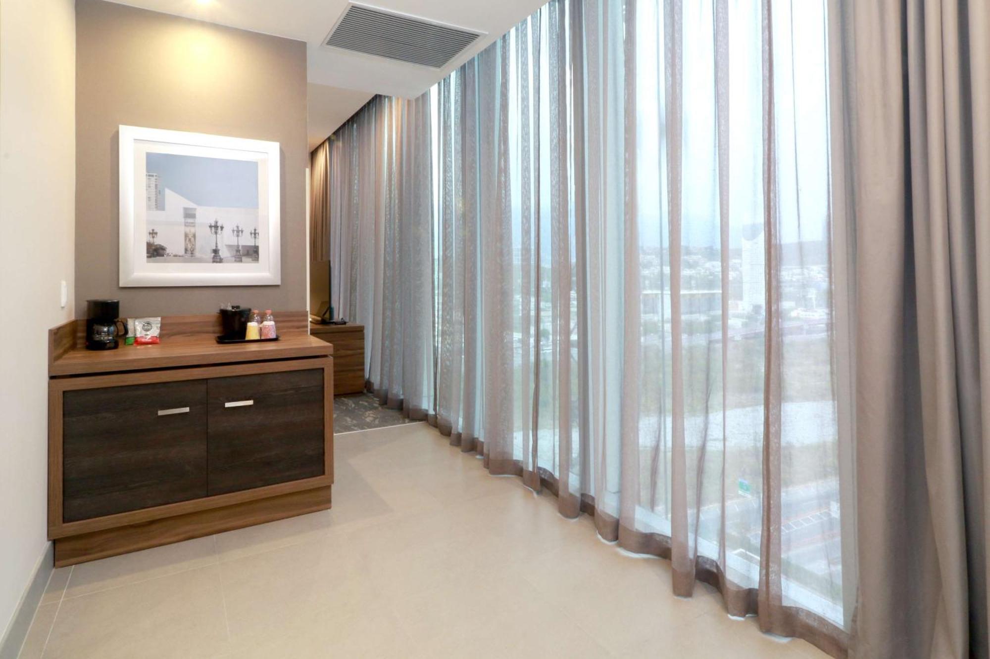 Hilton Garden Inn Monterrey Obispado Екстериор снимка